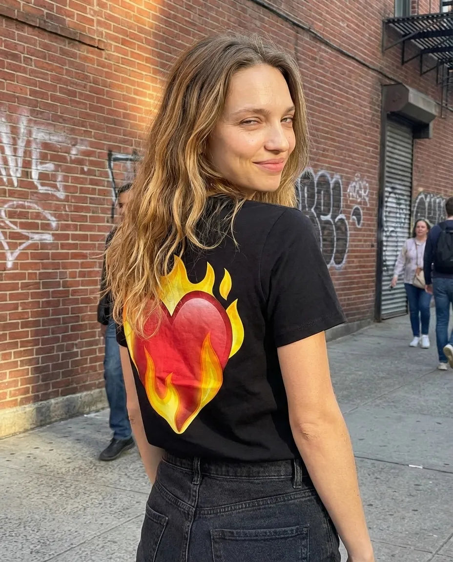 Heart on Fire Camiseta Negra