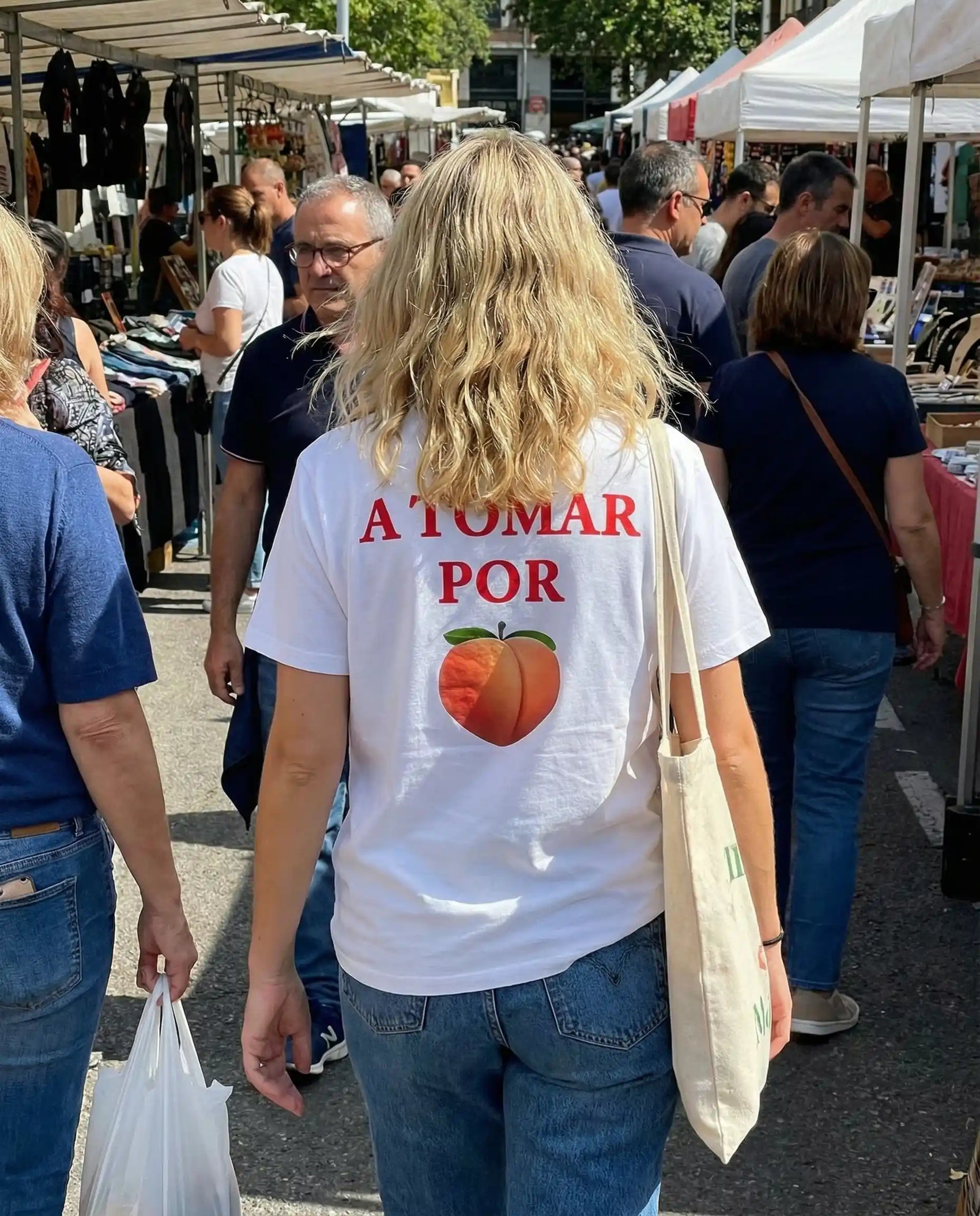 A Tomar Por 🍑 Camiseta Blanca
