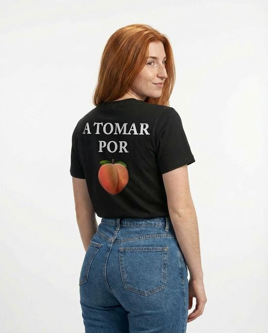 A Tomar Por 🍑 Black T-Shirt, photo 6